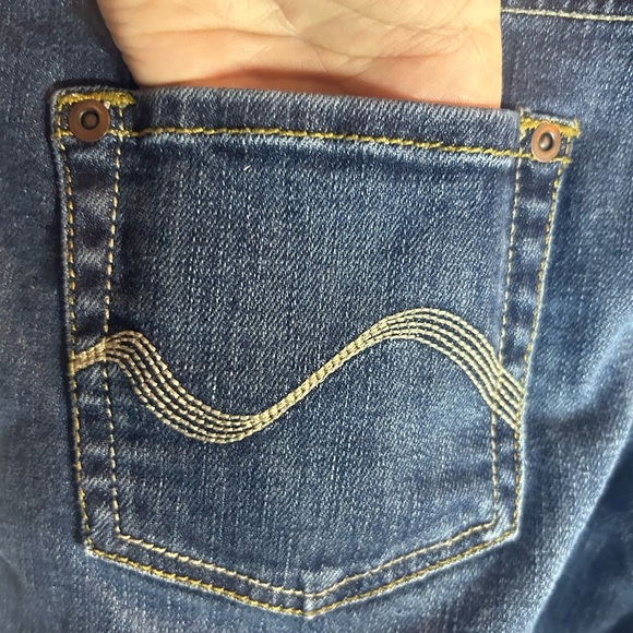 DENVER HAYES, size 32 contemporary fit, straight leg blue jean, denim - Picture 4 of 5